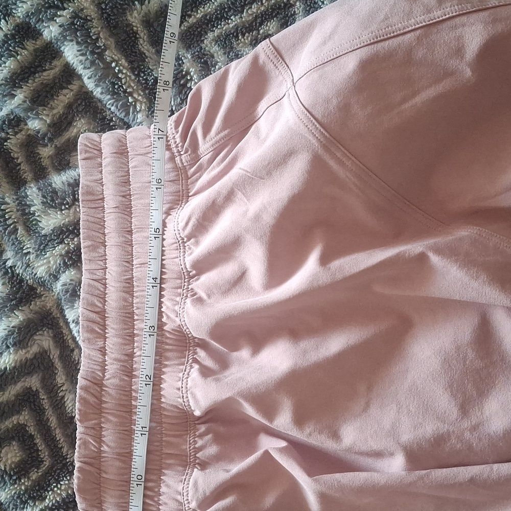 Lululemon Shake It Out High-Rise 2.5” Shorts Pink Pear XL - Picture 12 of 12